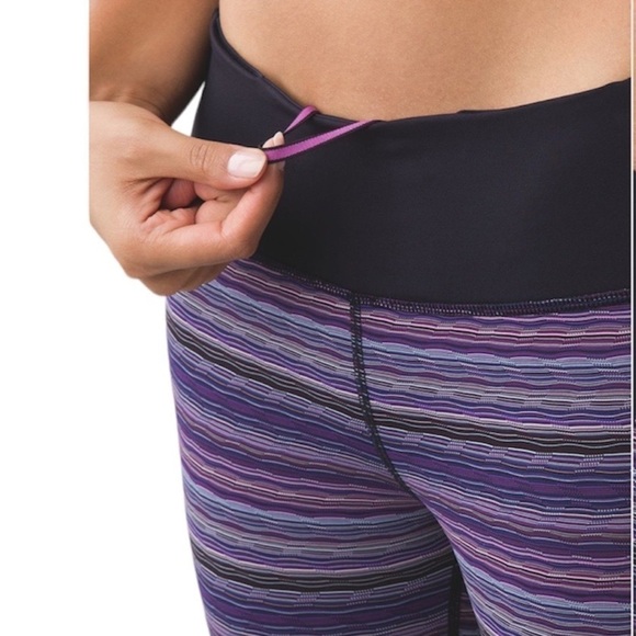 LULULEMON Vent it Out Crop Legging in Space Dye Twist Ultra Violet & Navy - Picture 4 of 12